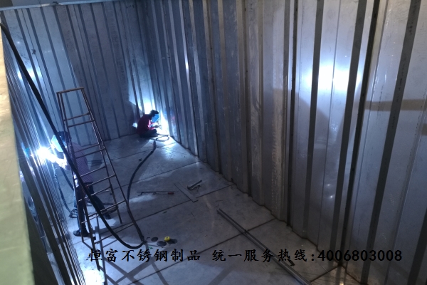 不銹鋼肋板水箱生產(chǎn)廠家